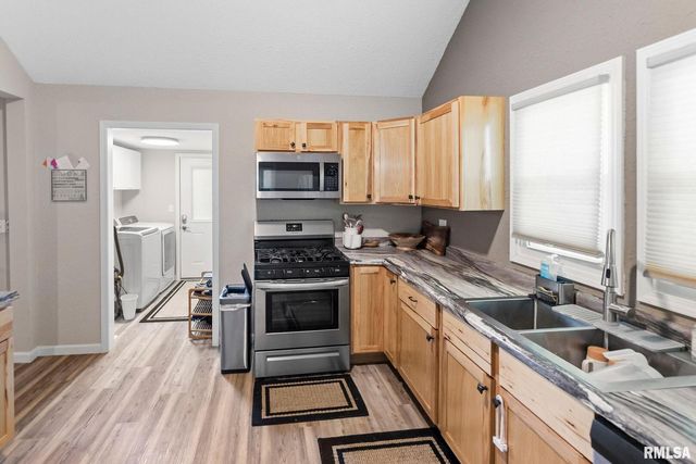 416 S MAPLE Street, Salem, IL 62881