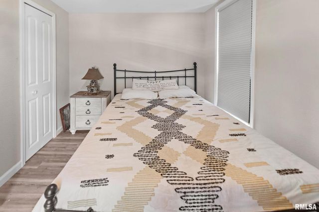 416 S MAPLE Street, Salem, IL 62881