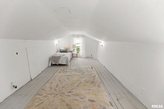 416 S MAPLE Street, Salem, IL 62881