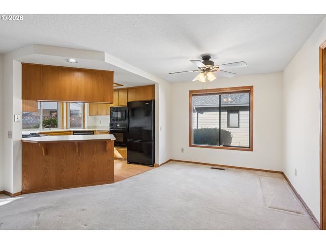 2003 Ne 155TH Ct, Portland, OR 97230