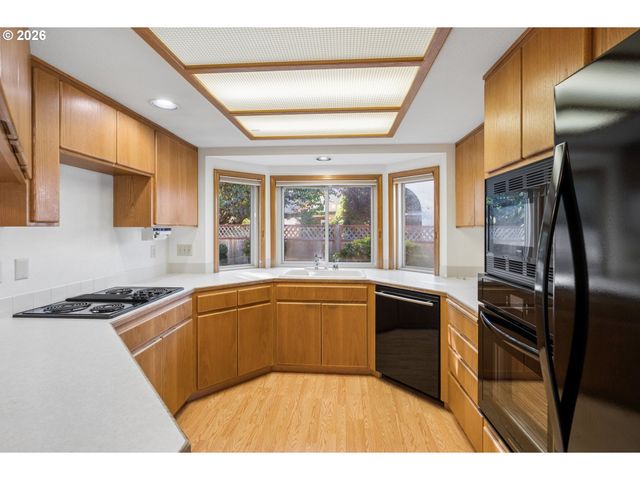 2003 Ne 155TH Ct, Portland, OR 97230