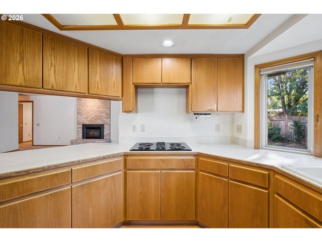 2003 Ne 155TH Ct, Portland, OR 97230