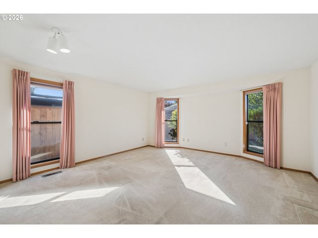 2003 Ne 155TH Ct, Portland, OR 97230