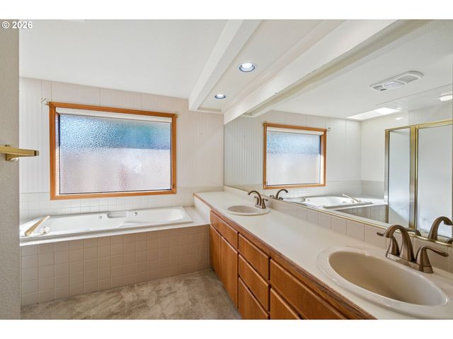 2003 Ne 155TH Ct, Portland, OR 97230