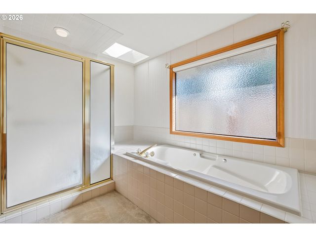 2003 Ne 155TH Ct, Portland, OR 97230