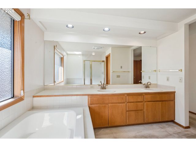2003 Ne 155TH Ct, Portland, OR 97230