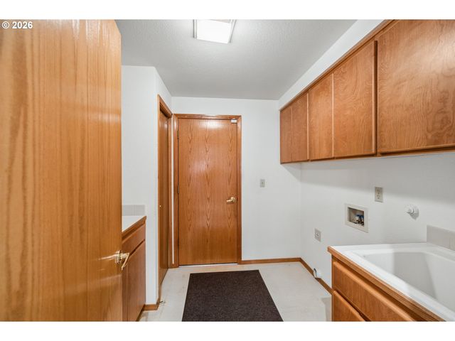 2003 Ne 155TH Ct, Portland, OR 97230