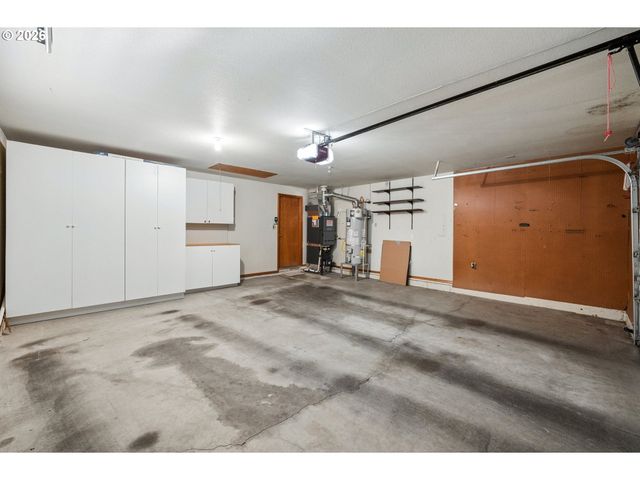 2003 Ne 155TH Ct, Portland, OR 97230