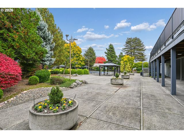 2003 Ne 155TH Ct, Portland, OR 97230