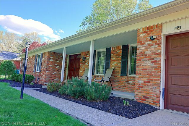 36927 Heatherton Drive, Farmington, MI 48335