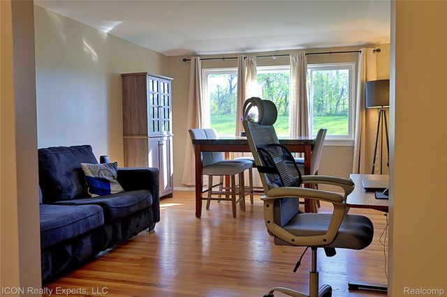 36927 Heatherton Drive, Farmington, MI 48335