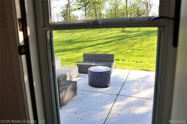 36927 Heatherton Drive, Farmington, MI 48335