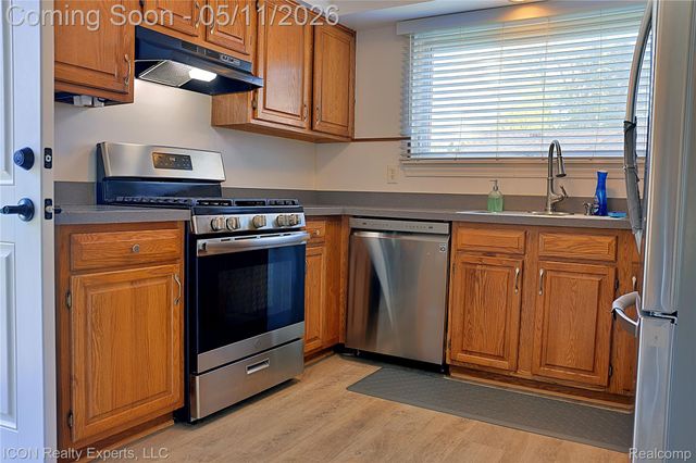 36927 Heatherton Drive, Farmington, MI 48335