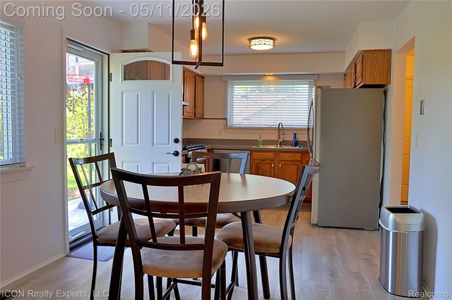 36927 Heatherton Drive, Farmington, MI 48335