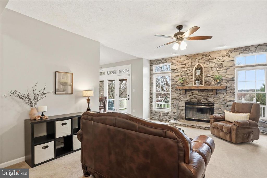 Image 10 of property listing at 4908 SHELBURNE CT, Jefferson, MD 21755