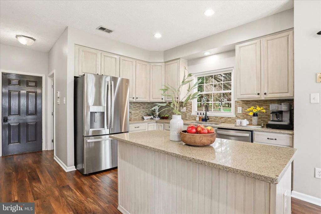 Image 15 of property listing at 4908 SHELBURNE CT, Jefferson, MD 21755