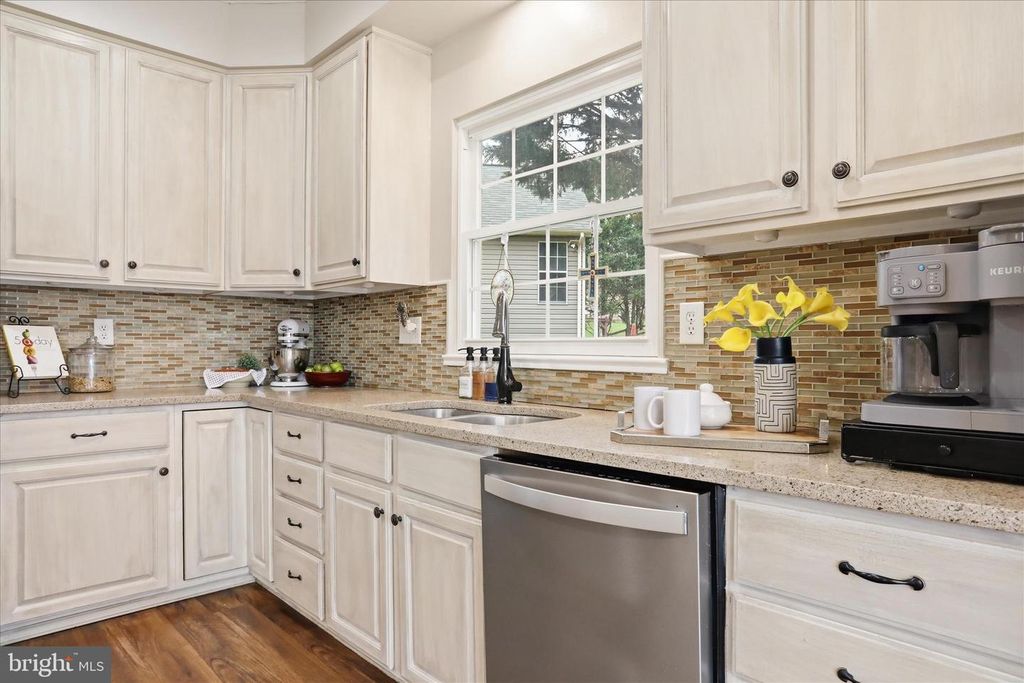 Image 16 of property listing at 4908 SHELBURNE CT, Jefferson, MD 21755