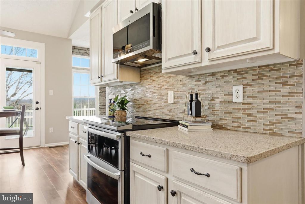 Image 17 of property listing at 4908 SHELBURNE CT, Jefferson, MD 21755