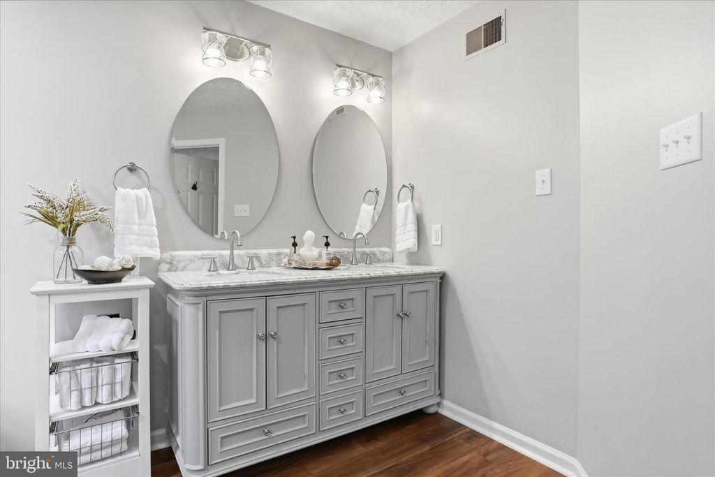 Image 23 of property listing at 4908 SHELBURNE CT, Jefferson, MD 21755