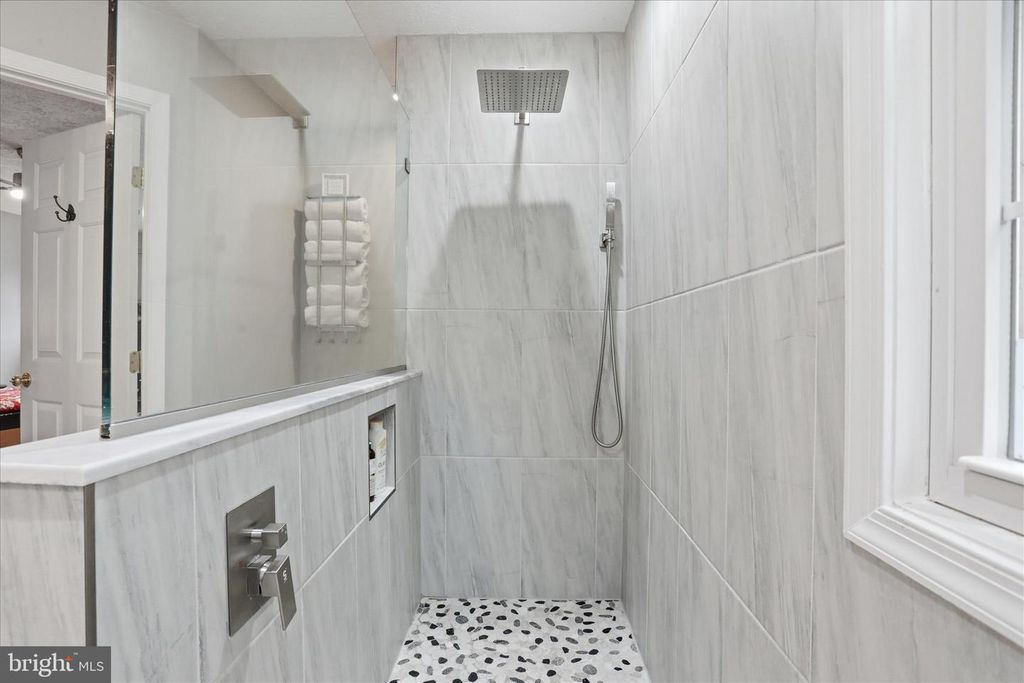 Image 25 of property listing at 4908 SHELBURNE CT, Jefferson, MD 21755