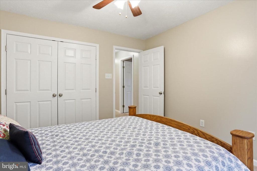 Image 27 of property listing at 4908 SHELBURNE CT, Jefferson, MD 21755