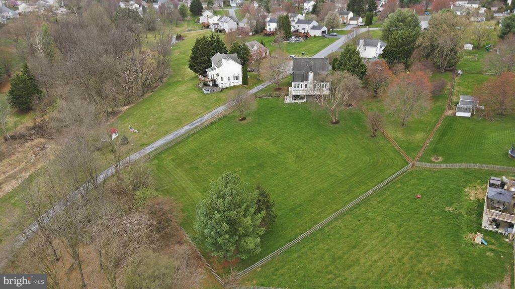 Image 3 of property listing at 4908 SHELBURNE CT, Jefferson, MD 21755