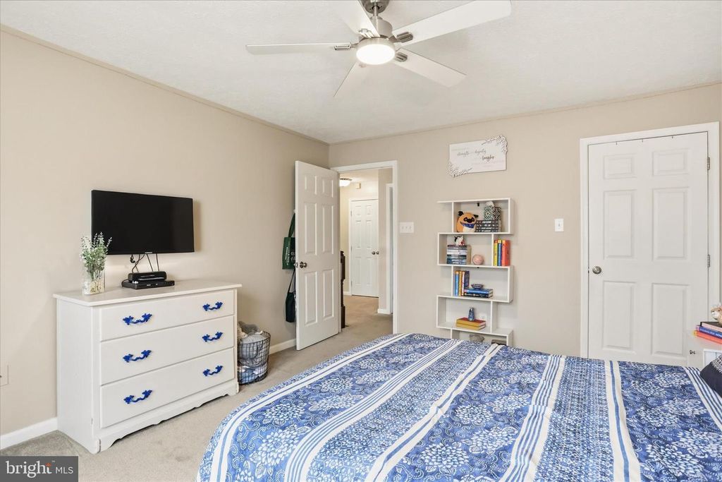 Image 32 of property listing at 4908 SHELBURNE CT, Jefferson, MD 21755