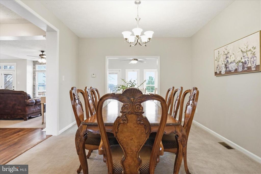 Image 6 of property listing at 4908 SHELBURNE CT, Jefferson, MD 21755