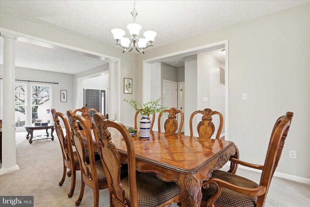 Image 7 of property listing at 4908 SHELBURNE CT, Jefferson, MD 21755