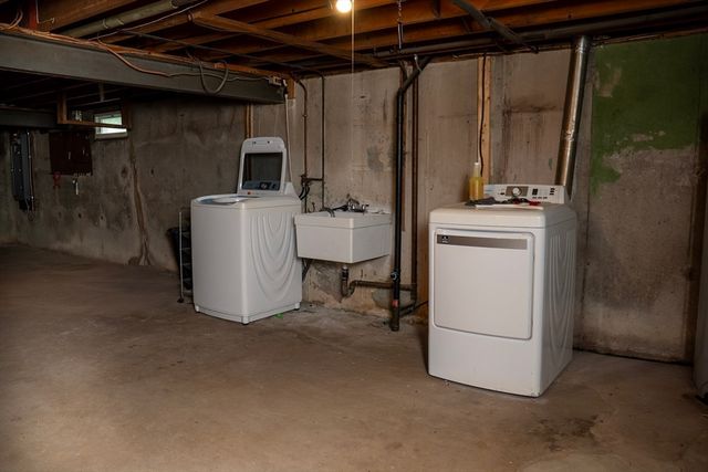 159 Roy, Springfield, MA 01104