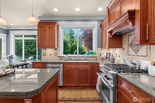 904 7th Court, Fox Island, WA 98333