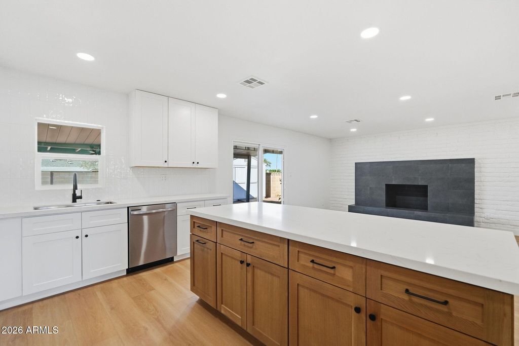 1514 E VERLEA Drive, Tempe, AZ 85282