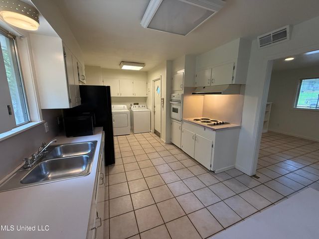 1632 Winchester Street, Jackson, MS 39211