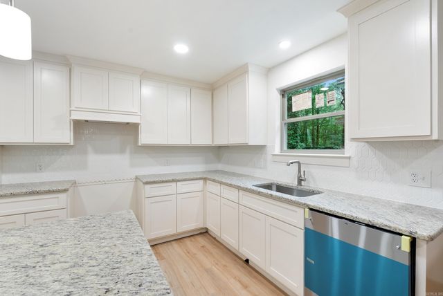 7 Palmer Drive, Conway, AR 72032