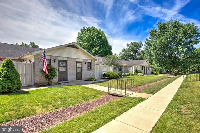 425 VALLEYBROOK DR, Lancaster, PA 17601