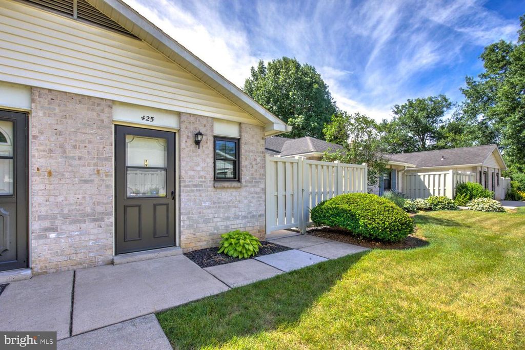425 VALLEYBROOK DR, Lancaster, PA 17601