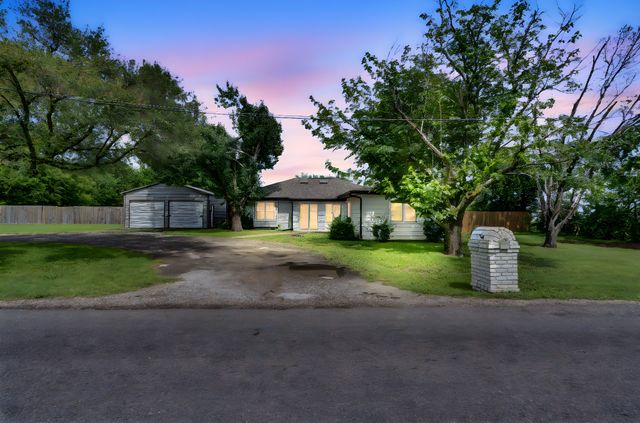 315 Burney Lane, Red Oak, TX 75154