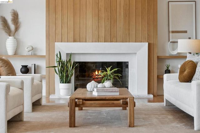 246 Pershing Dr, Oakland, CA 94611