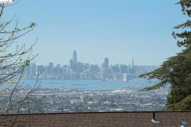 246 Pershing Dr, Oakland, CA 94611