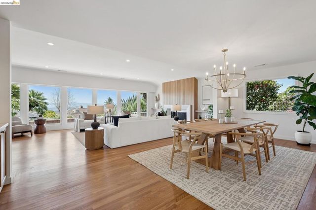 246 Pershing Dr, Oakland, CA 94611