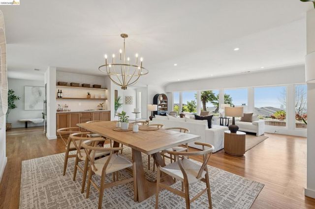 246 Pershing Dr, Oakland, CA 94611