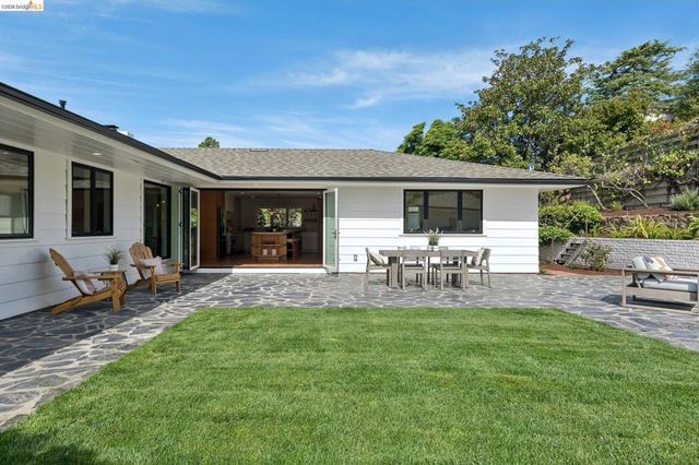 246 Pershing Dr, Oakland, CA 94611