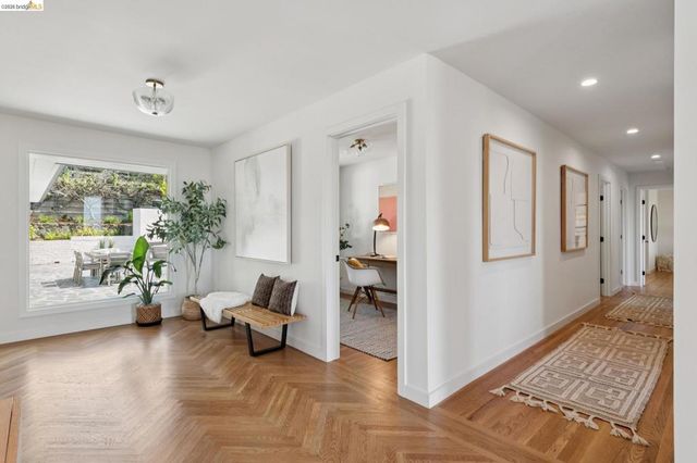 246 Pershing Dr, Oakland, CA 94611