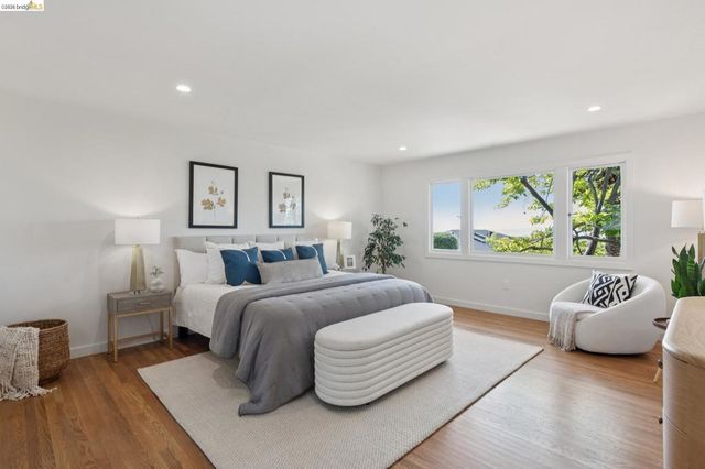 246 Pershing Dr, Oakland, CA 94611