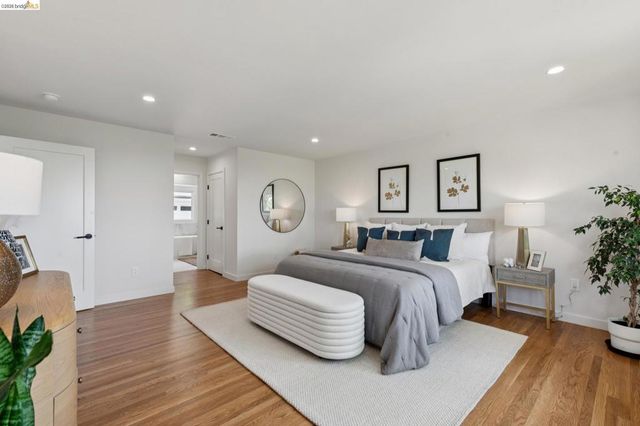 246 Pershing Dr, Oakland, CA 94611