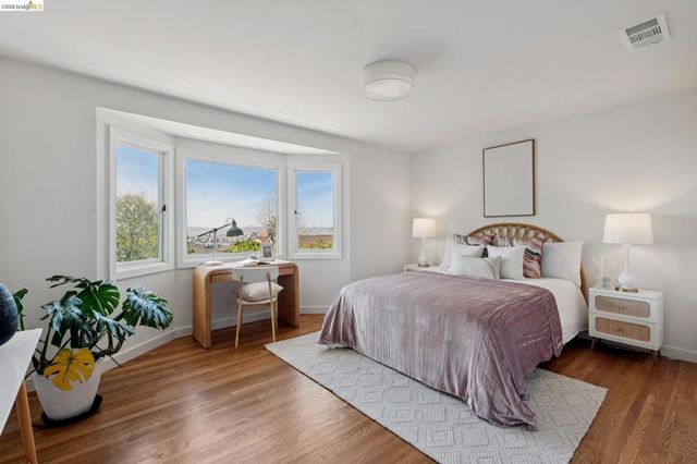 246 Pershing Dr, Oakland, CA 94611