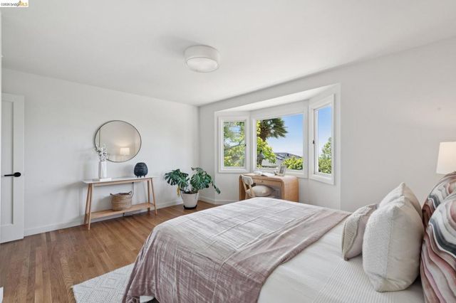 246 Pershing Dr, Oakland, CA 94611