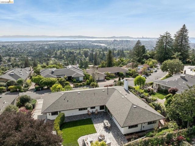 246 Pershing Dr, Oakland, CA 94611