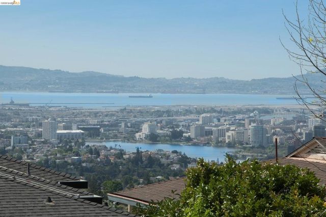 246 Pershing Dr, Oakland, CA 94611