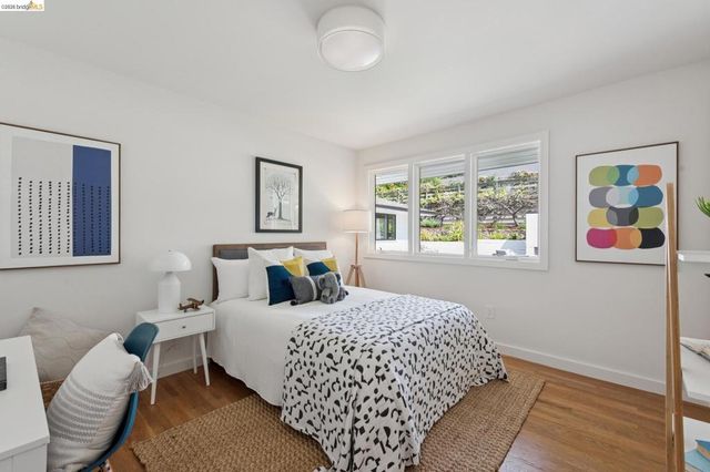 246 Pershing Dr, Oakland, CA 94611